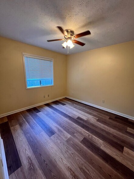 Building Photo - Tiger Inn