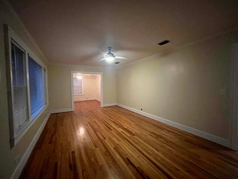 Lovely living room - 160 Fore Ave