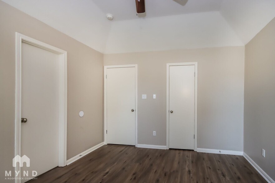 Building Photo - 126 Kellyn Oaks Dr