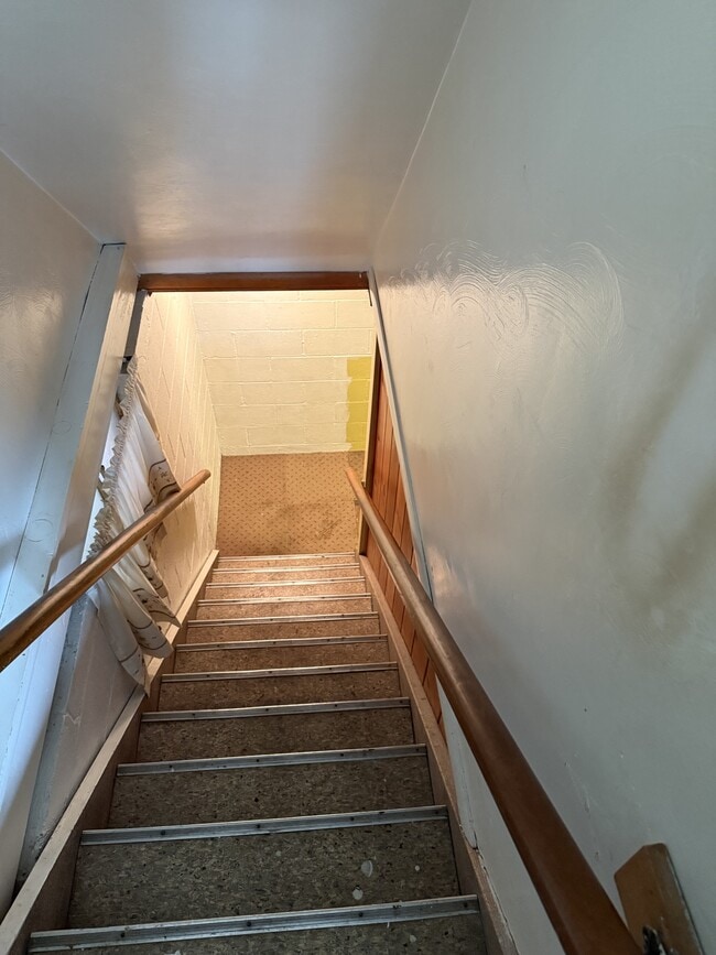 Building Photo - 2416 Oregon Ave