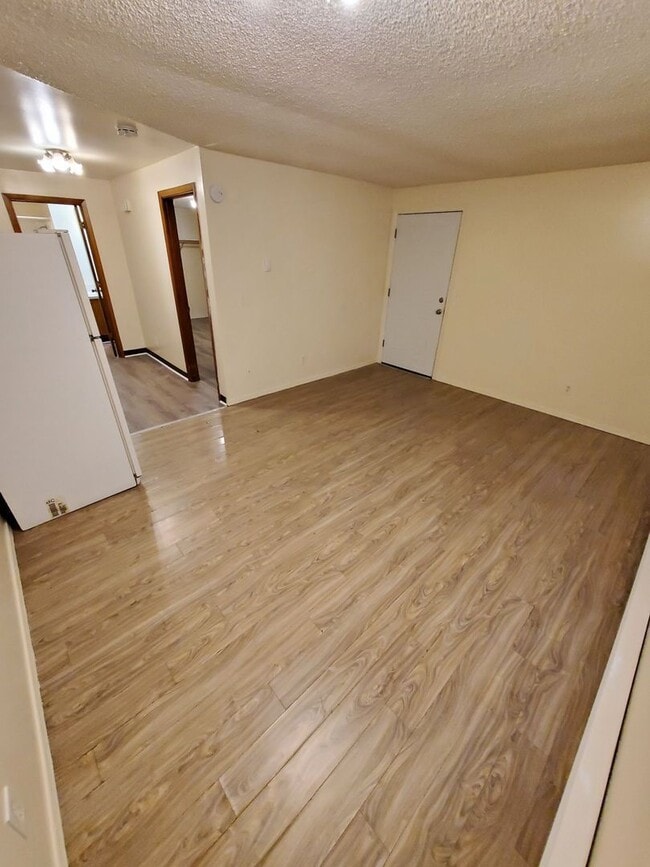 Building Photo - 156 Manbrin Dr N