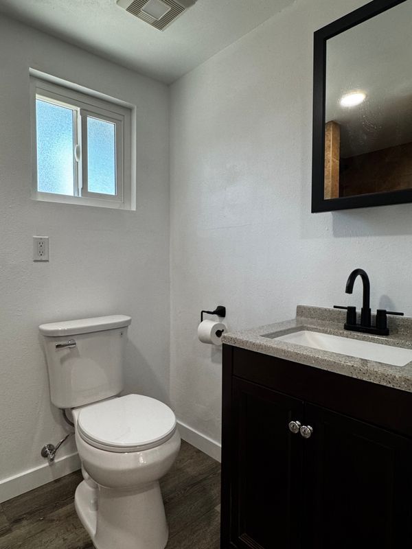 Building Photo - 4563 Bridgeview Ave
