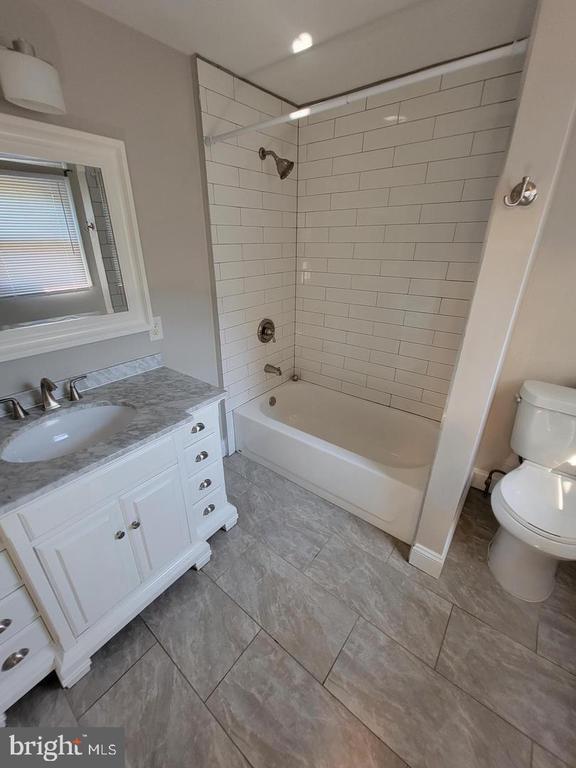 Building Photo - 104 University Blvd