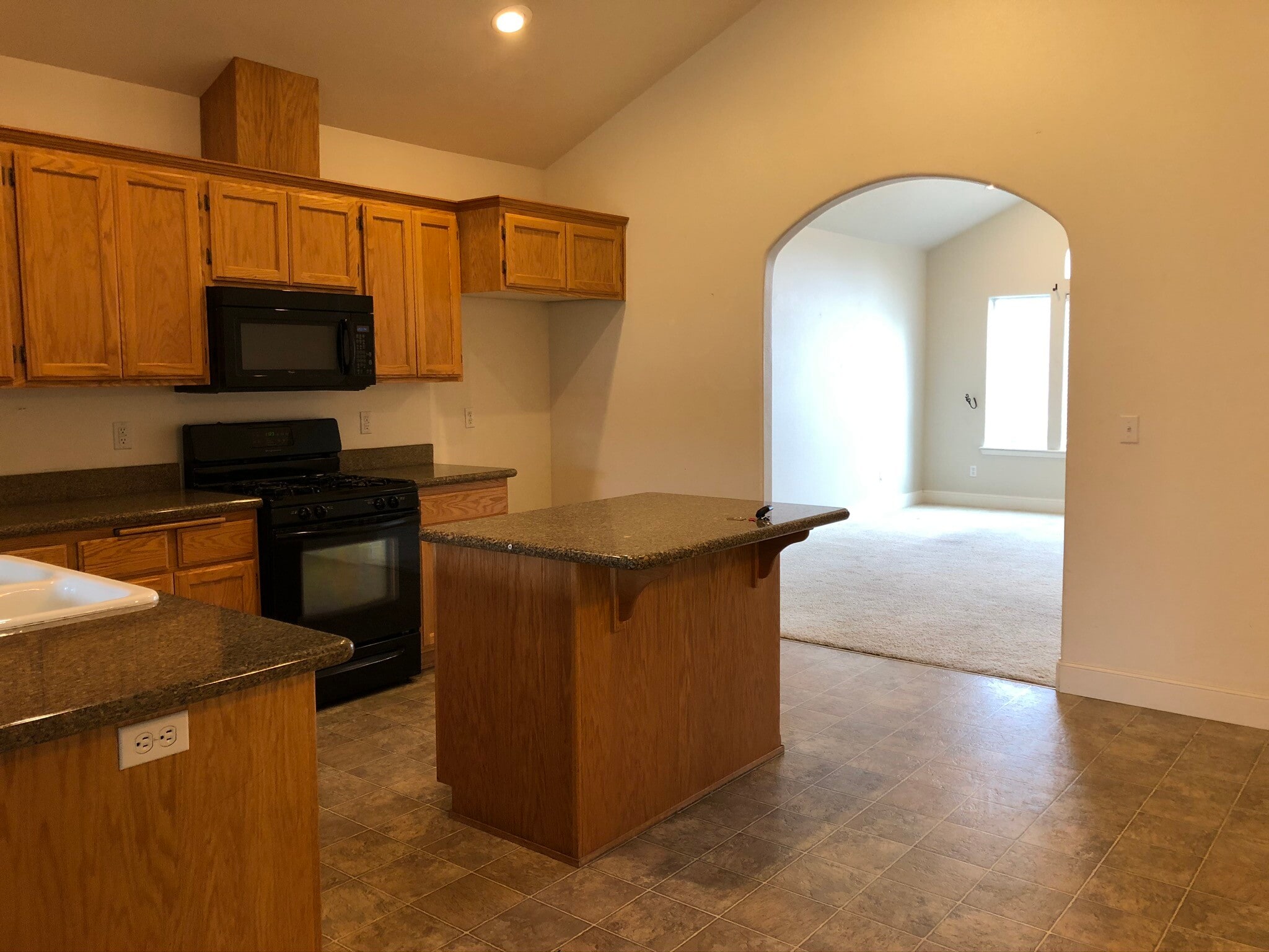 Building Photo - 818 Solano Cir