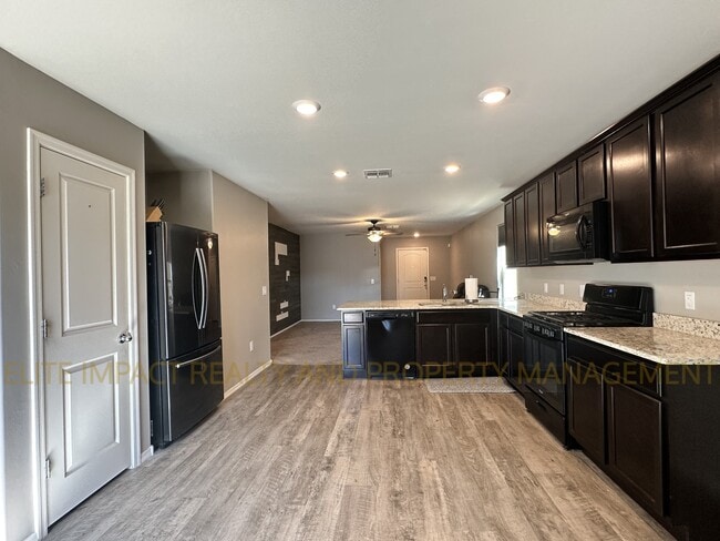 Building Photo - 5992 S Antrim Loop