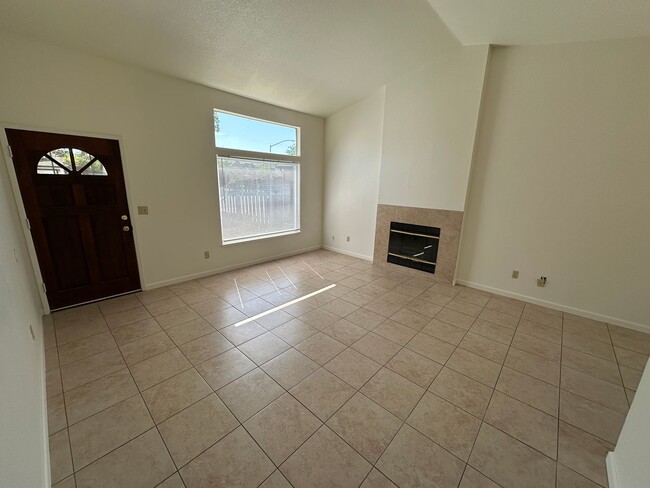 Building Photo - 405 Goldrun Dr
