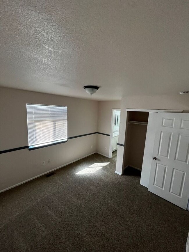 Building Photo - 3 Bedroom 2 1/2 Bathroom Home in Highlands Ranch