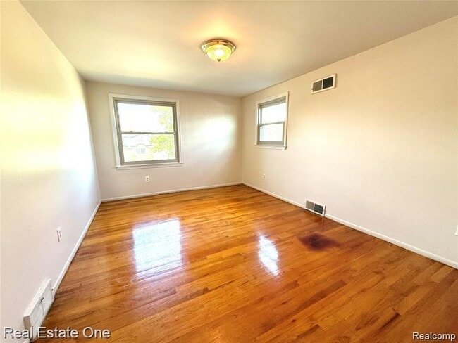 Building Photo - 26211 Simone St