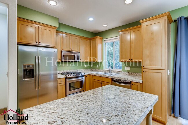Building Photo - Pet free 3 bedroom Home with natural light...