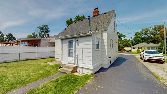 Building Photo - Newly Renovated 2 Bed/1 Bath Home in Camp Taylor