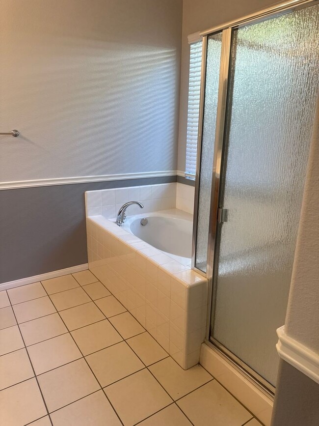 Building Photo - Single Story 4 bed 3 bath for Rent in Temeku Hills