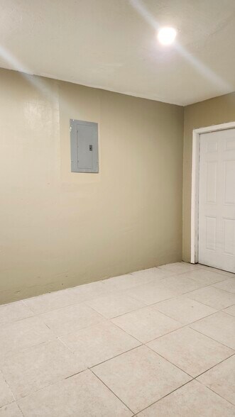 Building Photo - 628 SW Krome Ter