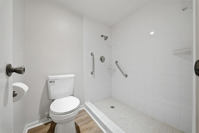 Building Photo - 1860 White Oak Dr