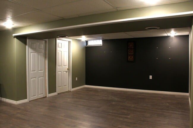 Building Photo - 43592 Champlain Ct