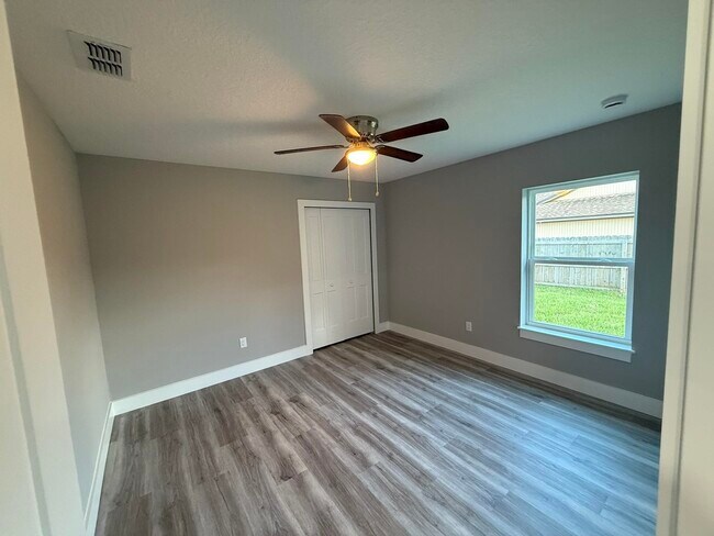 Building Photo - 107 Lobelia Rd