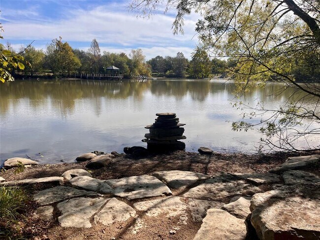 Building Photo - 2600 Mallard Green Cove