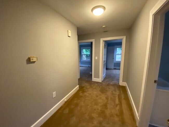 Building Photo - 3 Bedroom 1 bath in Burlington, COMING SOON!