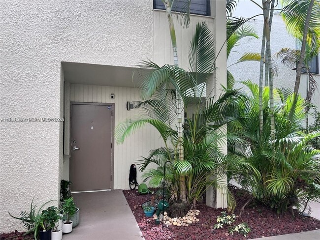Building Photo - 20200 W Country Club Dr