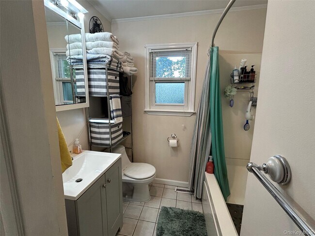 Building Photo - 102 Overocker Rd