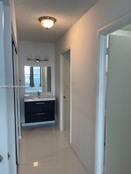 Building Photo - 3800 S Ocean Dr