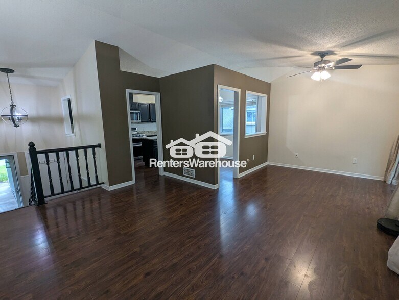 Building Photo - 1120 Westbury Cir