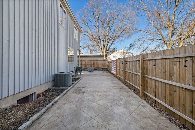 Building Photo - 14 Plymouth Ave