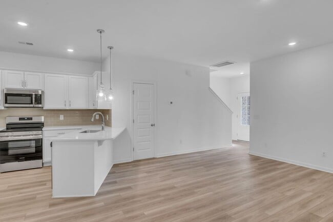 Building Photo - Brand New Townhome