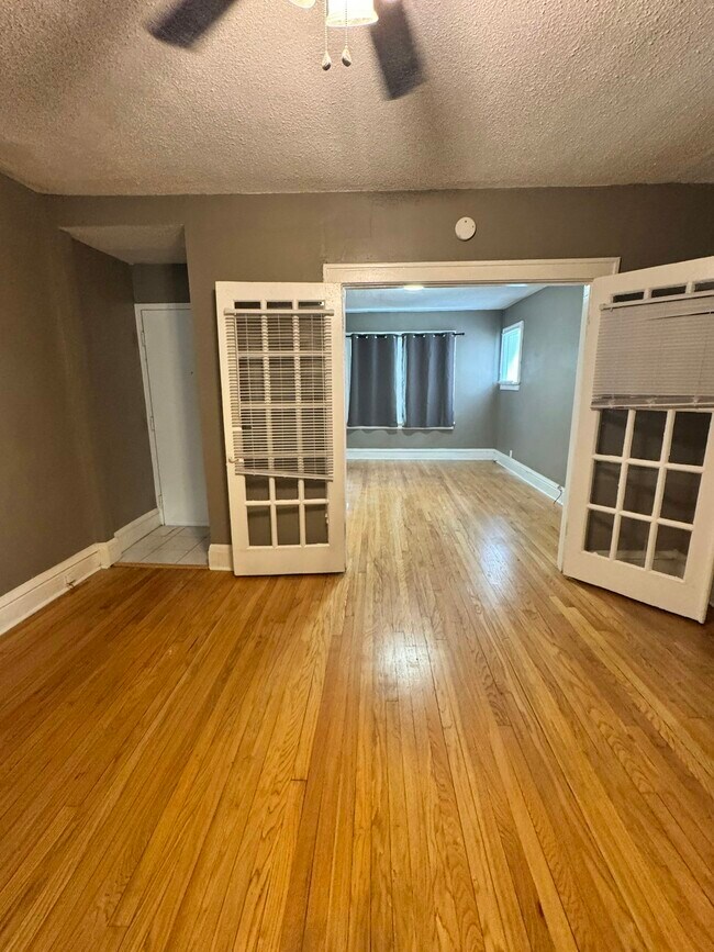 Building Photo - 1406 Woodland Dr
