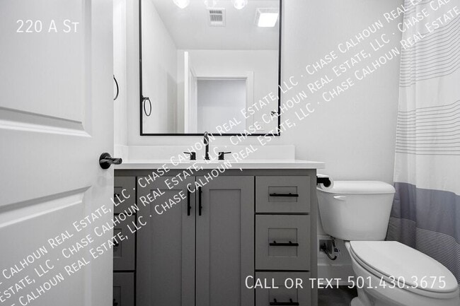 Building Photo - 220 A St