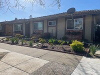 Building Photo - 4416 Moorpark Ave