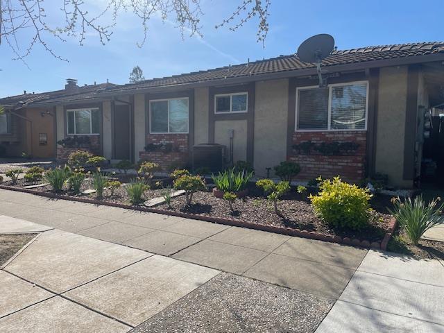 Primary Photo - 4416 Moorpark Ave