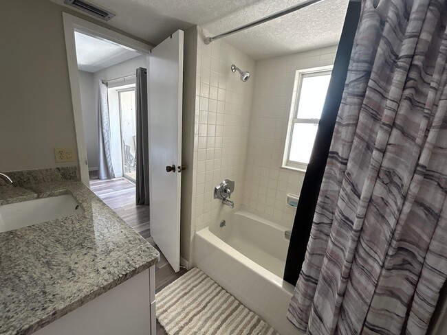 Main bathroom - 11000 Gulf Blvd