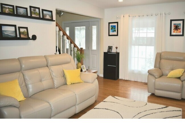 Building Photo - 741 Buttonwood Cir