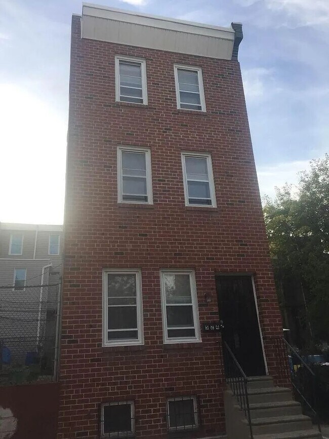 Building Photo - 4B2B house | Walking distance to Drexel Un...