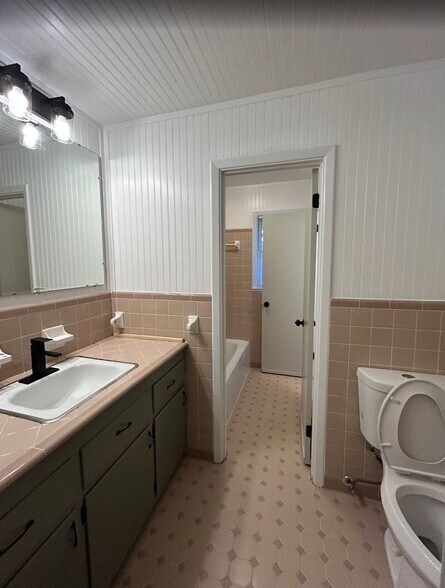 Building Photo - 3013 Scenic Dr