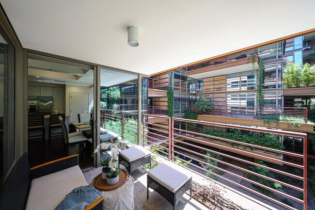 Building Photo - 7121 E Rancho Vista Dr