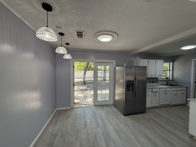 Building Photo - 5736 Shipp Dr