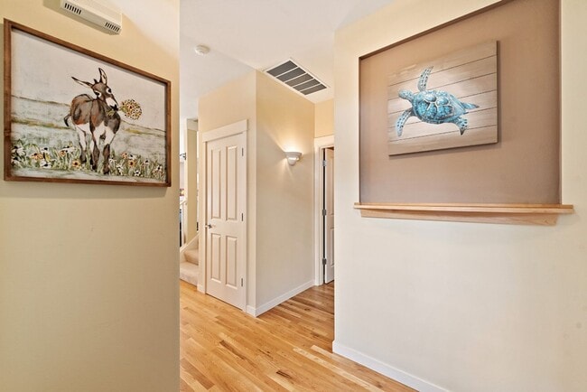 Building Photo - 3Bd/2.5Ba Kirkland Townhouse