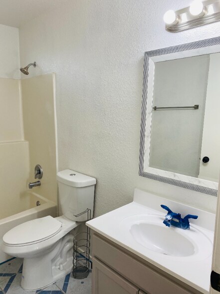 Building Photo - 11055 Breeze Ct