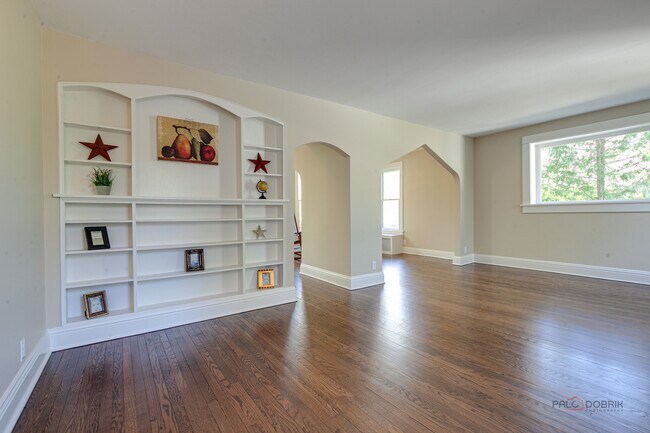 Building Photo - 544 Ravine Ave