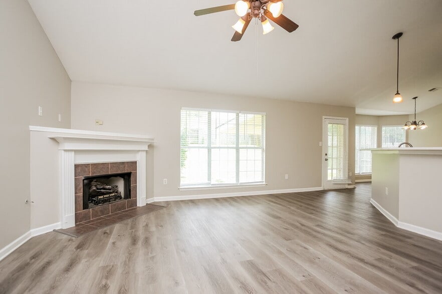 Building Photo - 1657 Madison Cove E