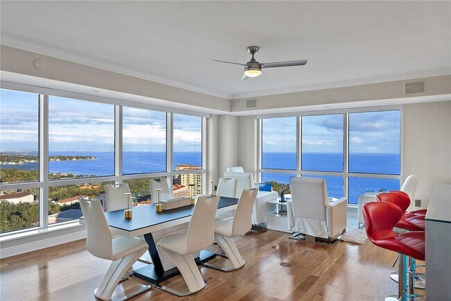 Building Photo - 400 Beach Dr NE