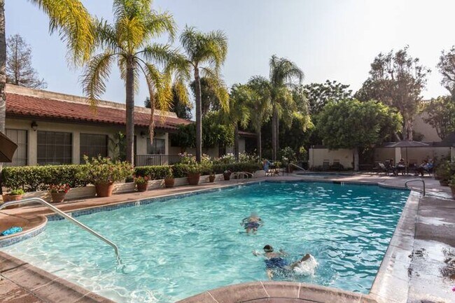 Building Photo - Remodeled 2 Bed / 2 Bath Condo – Valley Vi...