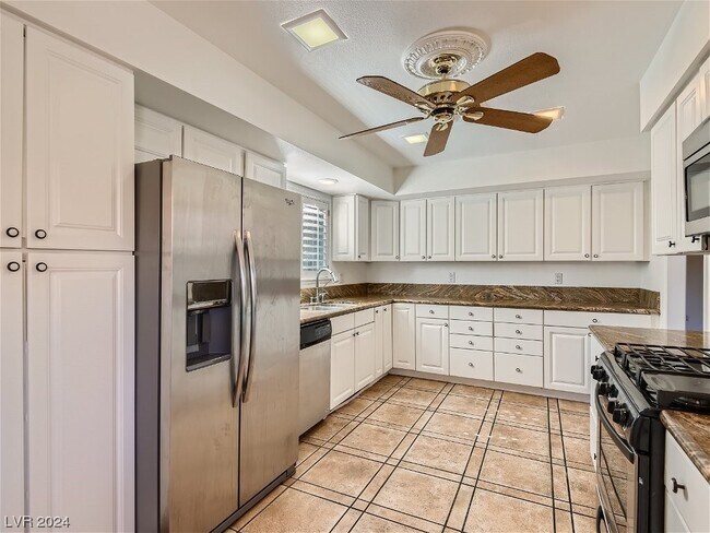 Building Photo - 3415 Villa Hermosa Dr