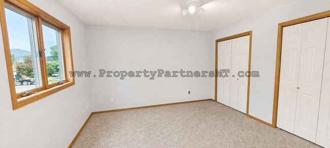 Building Photo - 513 N 19th Ave