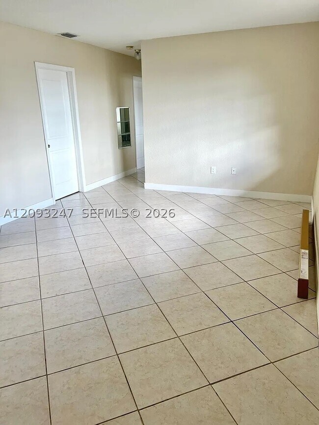 Building Photo - 1175 W 33rd St