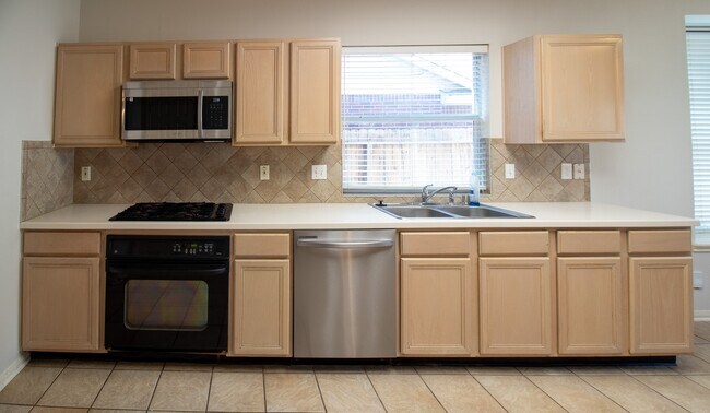 Building Photo - 2111 Grovewood Park