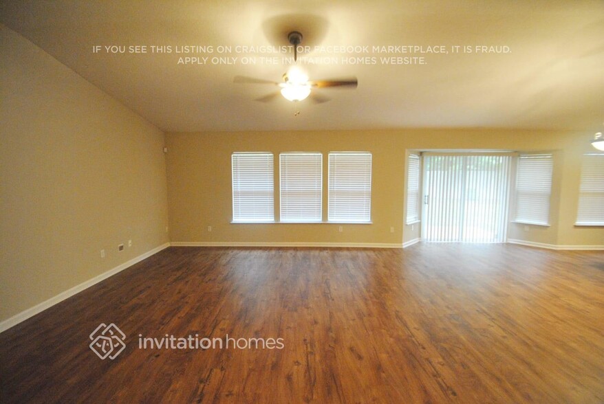 Building Photo - 11279 Martin Lakes Dr N