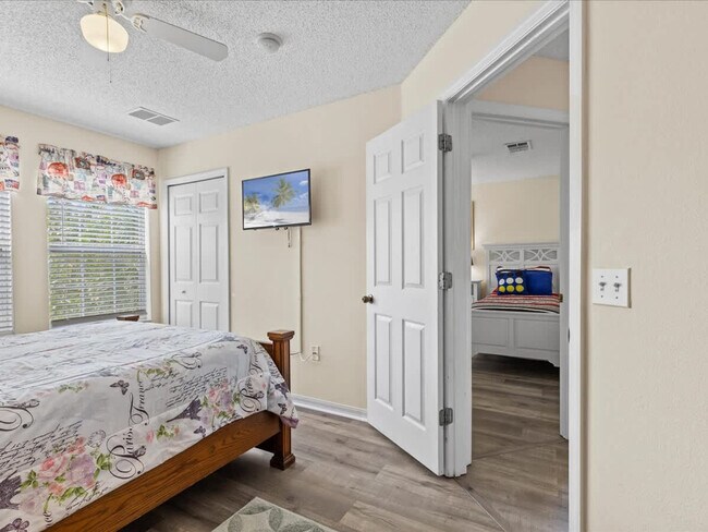 Building Photo - 113 Pompano Beach Dr