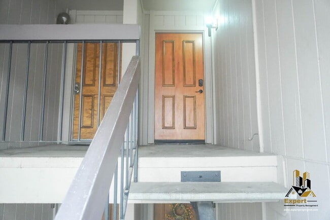 Building Photo - 5333 Primrose Dr